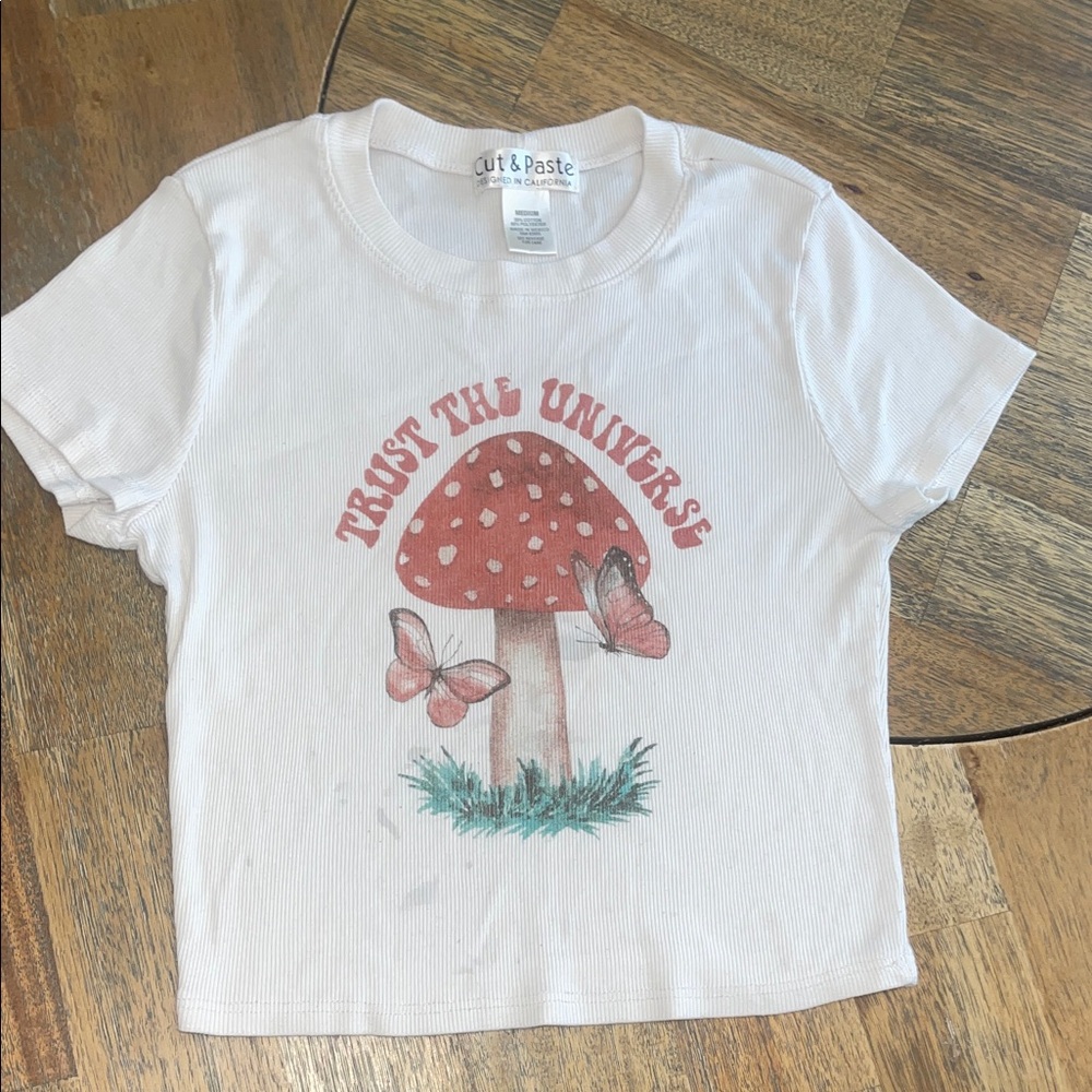 Cut & Paste Trust the Universe Mushroom Butterfly‎ Crop Tee Cream Medium